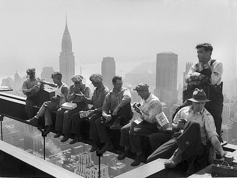 «Обед на небоскрёбе» во время строительства «RCA Buildings». 1932 год