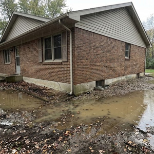 Как правильно отвести воду от фундамента: Ливнёвка своими руками и главные заблуждения