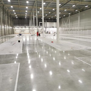 Эстетика современных интерьеров: роль глянцевых напольных покрытий