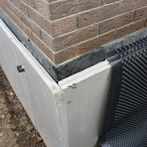 Как правильно утеплить цоколь и отмостку дома