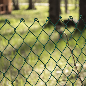 Как выбрать сетку рабицу с полимерным покрытием