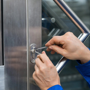 Вскрытие замков – мастер или слесарь: кого вызвать?