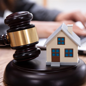 Кому и когда необходим юрист по недвижимости?