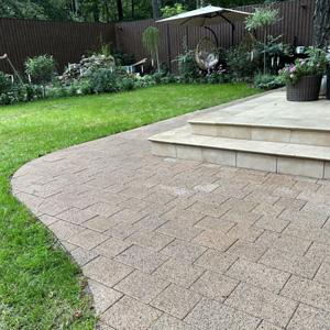 Укладка тротуарной плитки в Москве и Подмосковье: этапы и ошибки