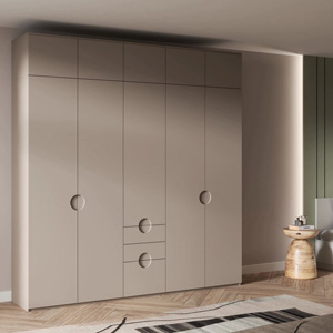 Практичные фасады шкафа-купе для семьи с детьми: советы технологов