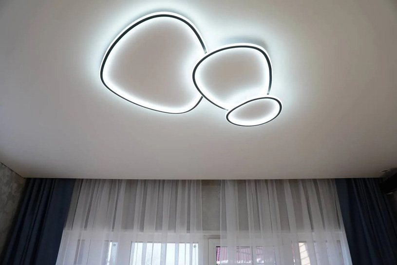 Классический натяжной потолок. Студия «Седьмое небо»