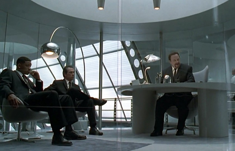 светильник Arco в фильме «Men in Black»