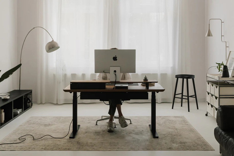Как правильно разместить компьютерный стол