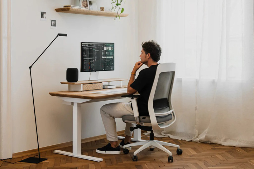 Как правильно разместить компьютерный стол