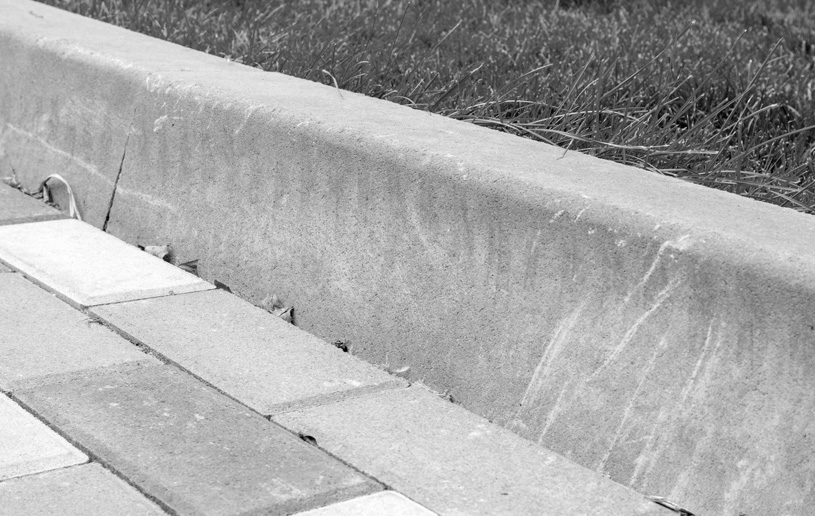 дорожные бордюры и тротуарная плитка из бетона