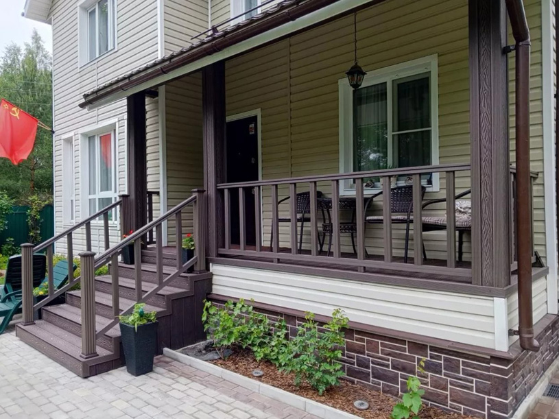 Уличная лестница на металлокаркасе со ступенями ДПК