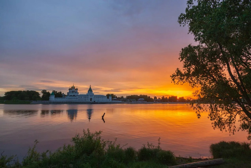 Путешествие по Золотому кольцу на теплоходе. Ипатьевский монастырь в Костроме