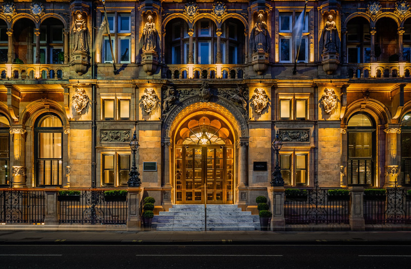 Архитектурное освещение фасада исторического здания Kimpton Fitzroy в Лондоне