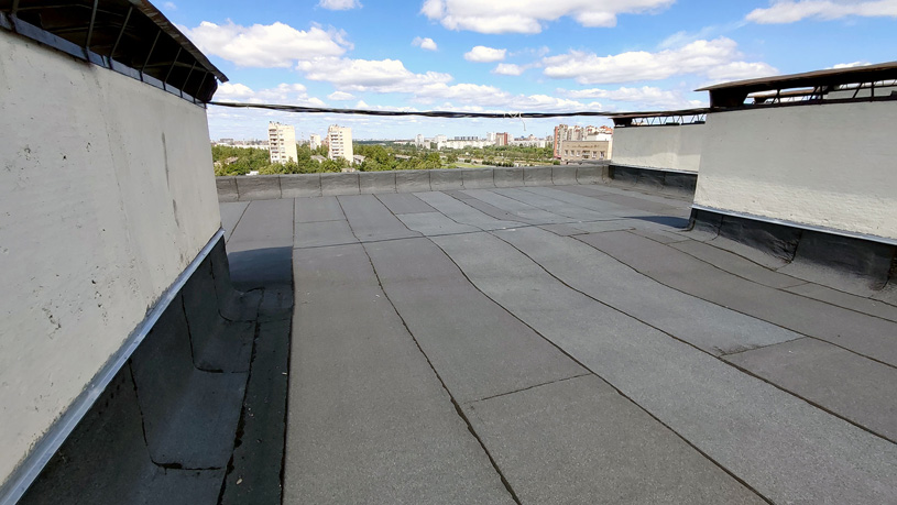 Общий вид мягкой кровли многоквартирного дома после капитального ремонта