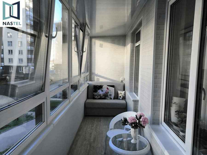 Кабинет на лоджии в условиях северной столицы