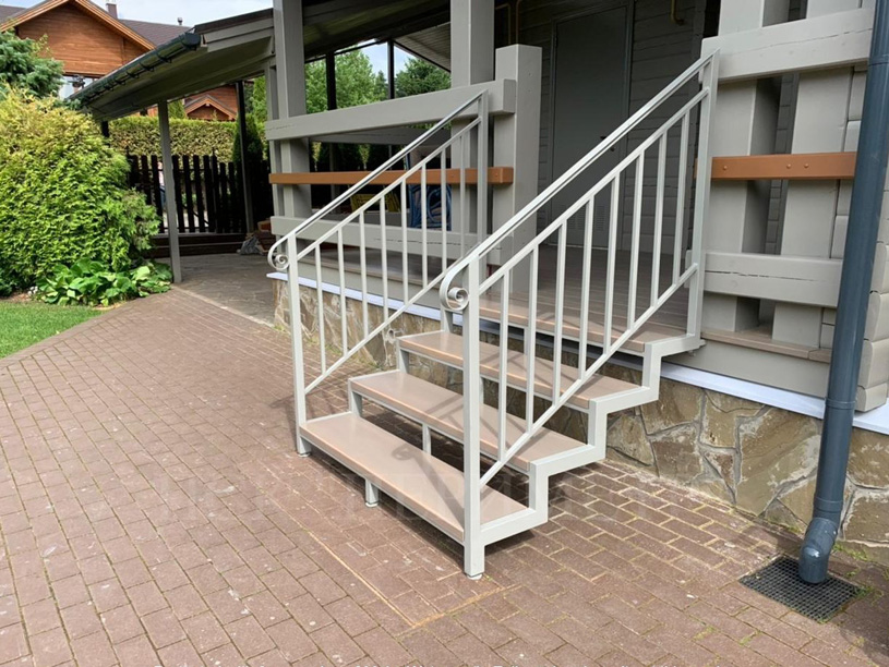 металлическая лестница для крыльца