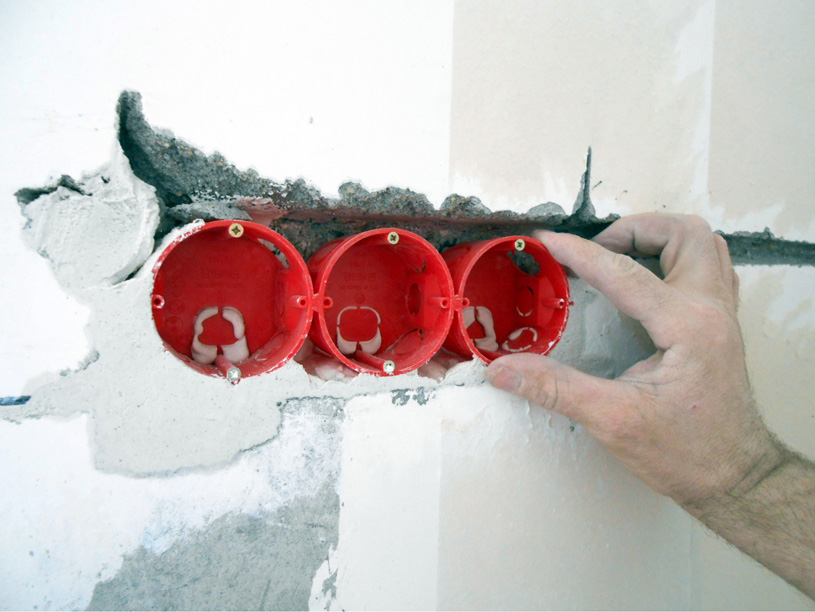 Замена проводки в квартире: монтаж стаканов под розетки и выключатели Замена проводки в квартире: монтаж стаканов под розетки и выключатели