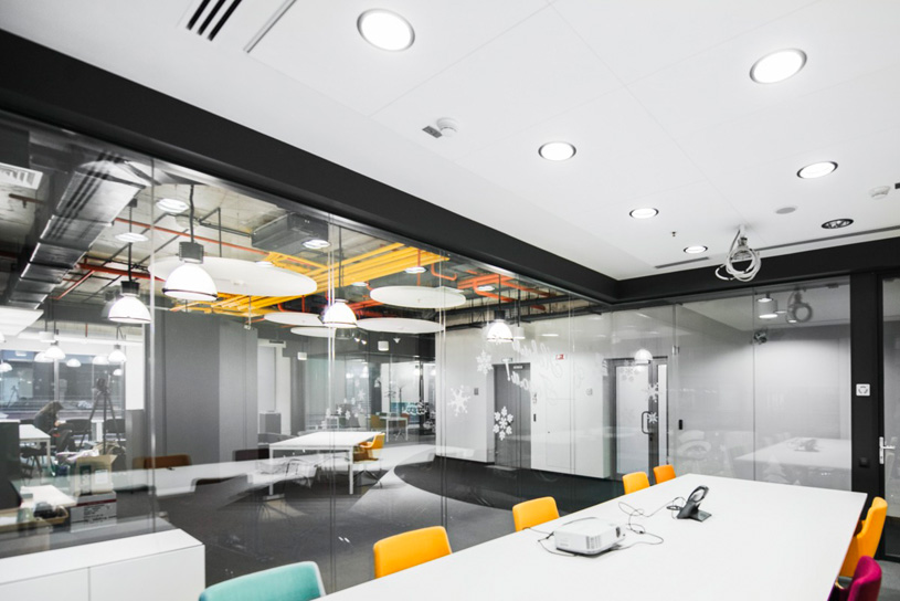 Тишина в стиле хай-тек: современные акустические панели в дизайне офиса