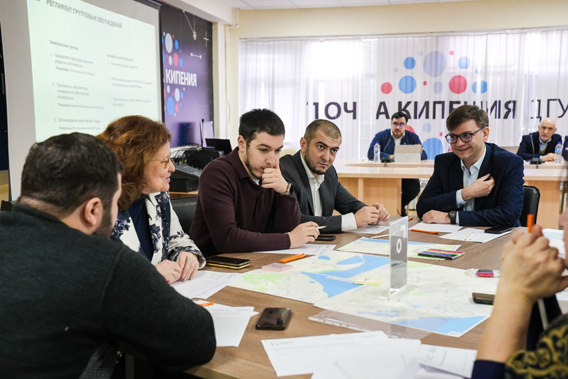 Стратегическая сессия по обсуждению предварительного сценария пространственного сценария развития территории Махачкалинской агломерации с участием экспертов, представителей органов государственной и муниципальной власти и бизнес-сообщества. 2–6 марта 2026 г.