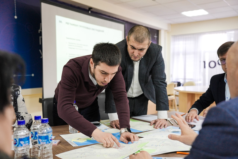 Стратегическая сессия по обсуждению предварительного сценария пространственного сценария развития территории Махачкалинской агломерации с участием экспертов, представителей органов государственной и муниципальной власти и бизнес-сообщества. 2–6 марта 2026 г.