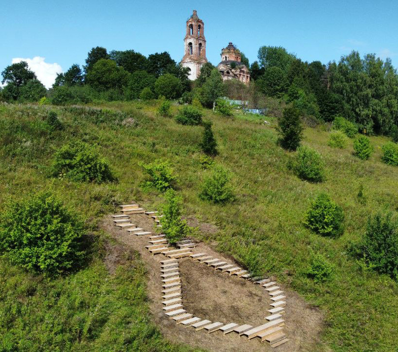 Бесконечность / Костромская область, Галичский район, с. Туровское (фестиваль «Древолюция») / Авторы: Александра Белоусова, Дарья Казарина, Елизавета Ярославцева, Мария Ярославцева