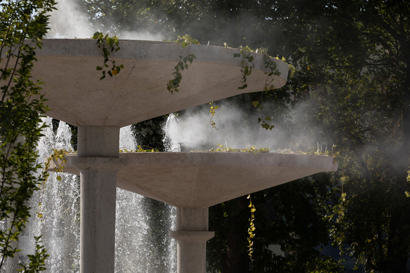 Навесы-зонтики с озеленением на Советской площади в городе Ялта