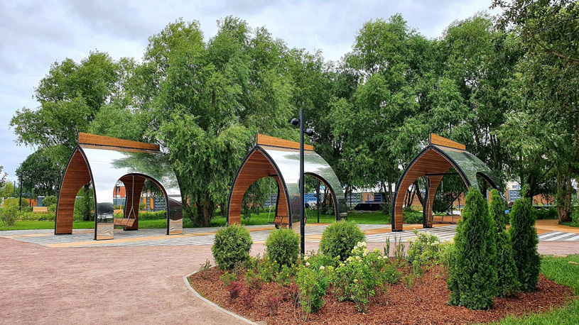 Качели-лодочки в парке «Остров фортов», Кронштадт, г. Санкт-Петербург