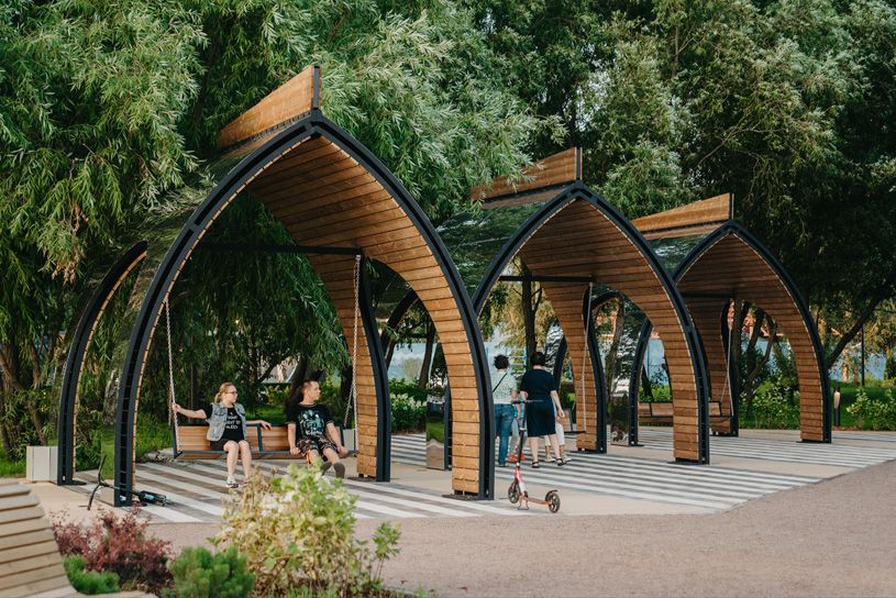 Качели-лодочки в парке «Остров фортов», Кронштадт, г. Санкт-Петербург