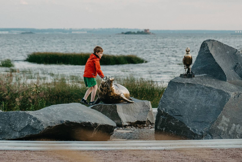 Арт-объект «Нерпа и чайка» в парке «Остров фортов», Кронштадт, г. Санкт-Петербург
