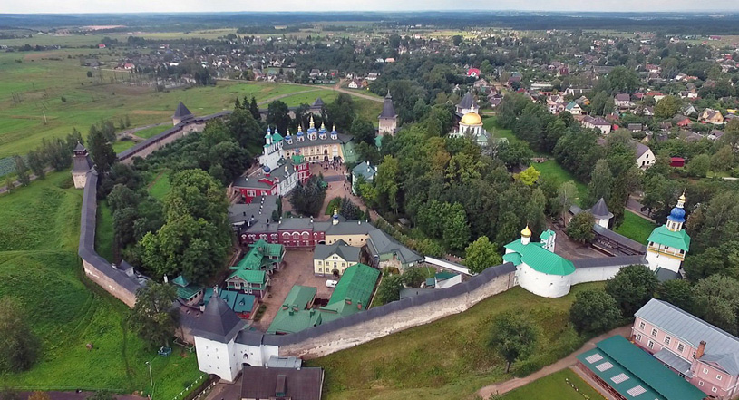 Реставрация башен Псково-Печерского монастыря
