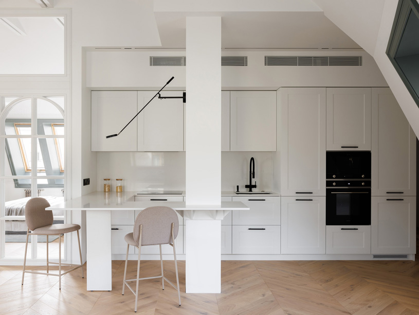 Мансарда с открытой планировкой и видом на петербургские крыши