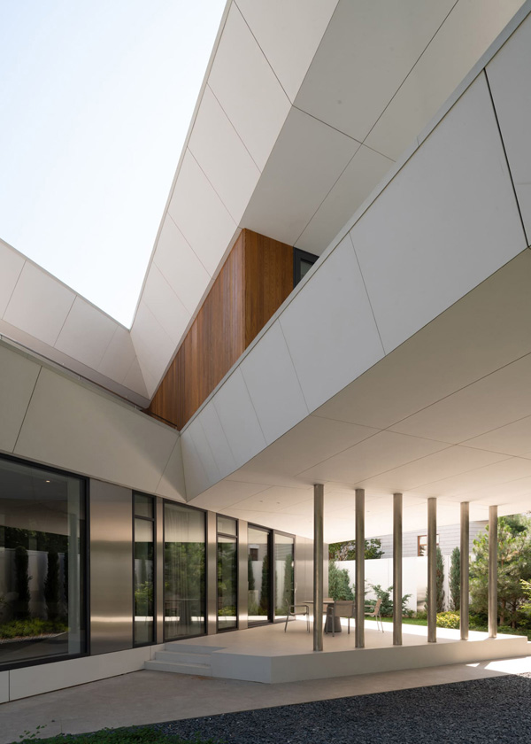 VFORM, Московская область. Работа: Парящий дом