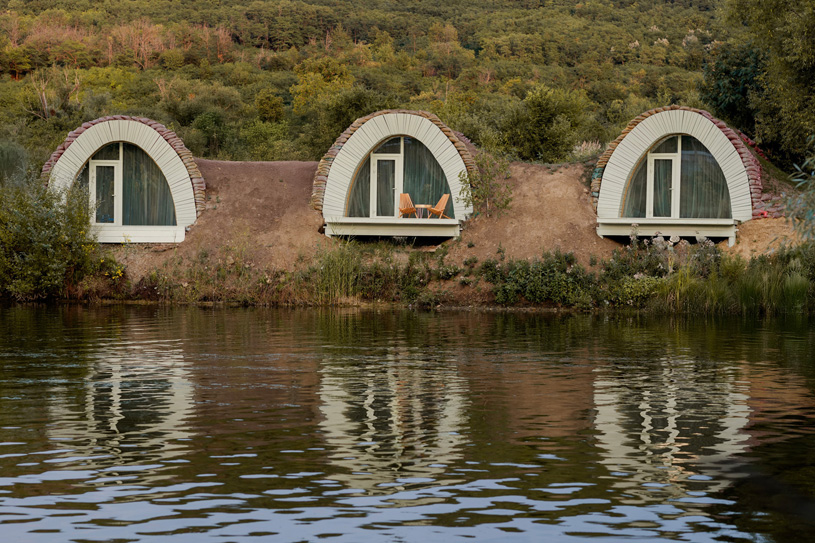 Hobbit Wake Houses в селе Панашешть | LH47 ARCH
