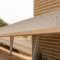 Учебный корпус Университета имени Алиуна Диопа, Бамбей, Сенегал. IDOM